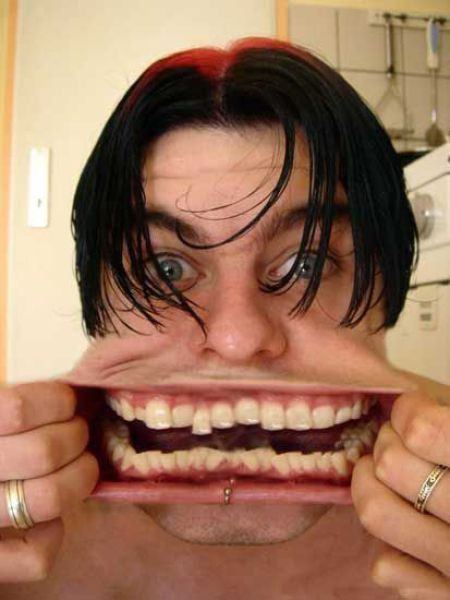 People making Funny Faces (70 pics)