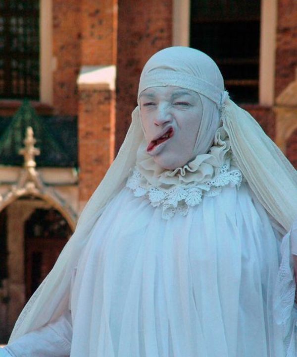 People making Funny Faces (70 pics)
