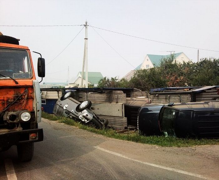 How to Destroy Five Land Rovers at Once (10 pics)