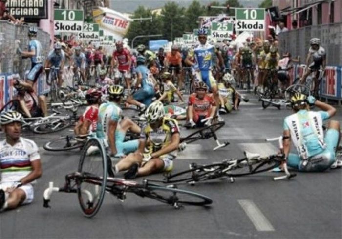 Tour de France Crashes (20 pics)
