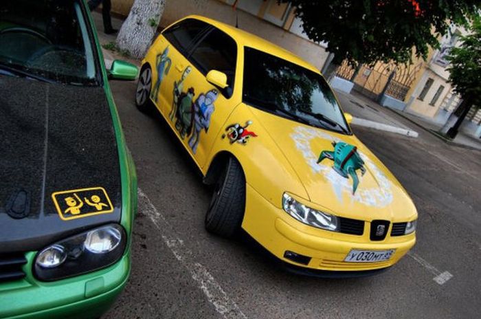 Car of a Futurama Fan (12 pics)