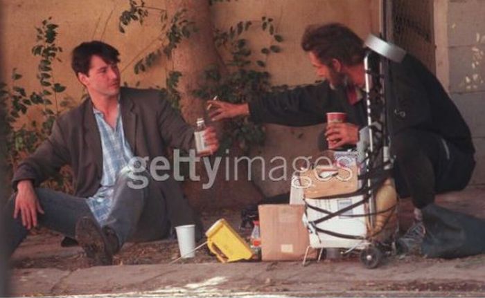 Keanu Reeves Spending His Time with Homeless Guy (6 pics)