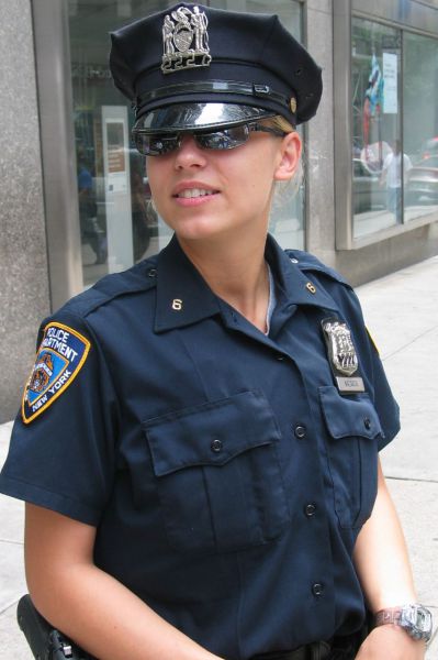 Beautiful Policewomen (35 pics)