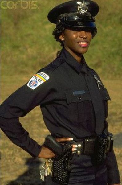 Beautiful Policewomen (35 pics)