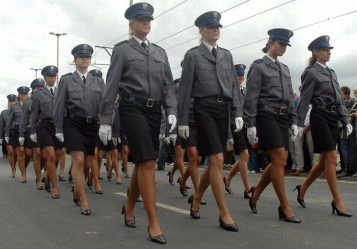 Beautiful Policewomen (35 pics)