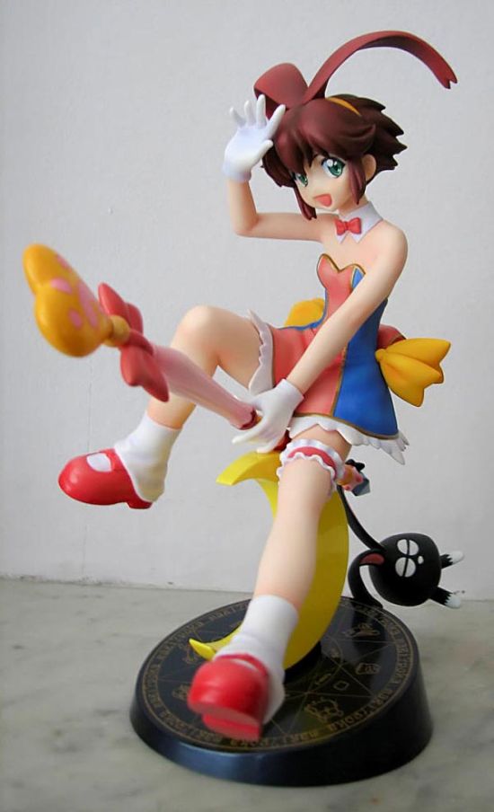 Hot Female Anime Figures (33 pics)