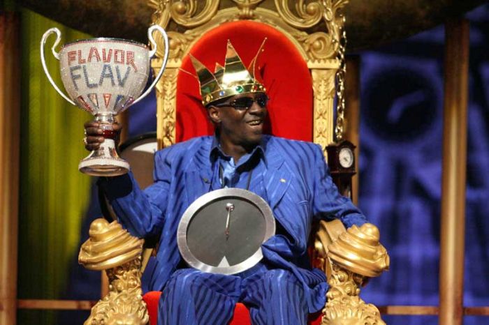 Flavor Flav and His Large Clocks (27 pics)