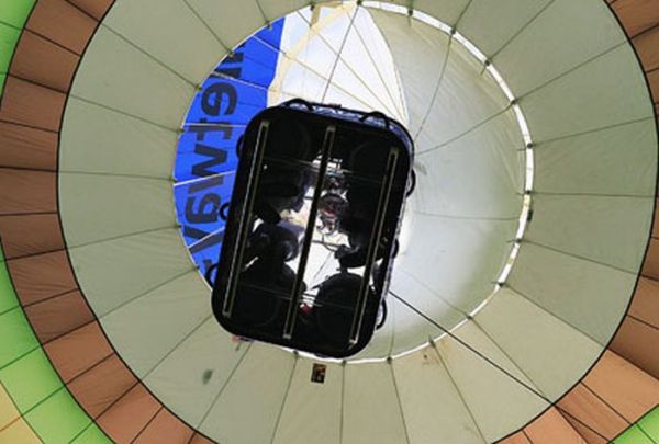 World's First Glass-Bottomed Air Balloon (7 pics + video)