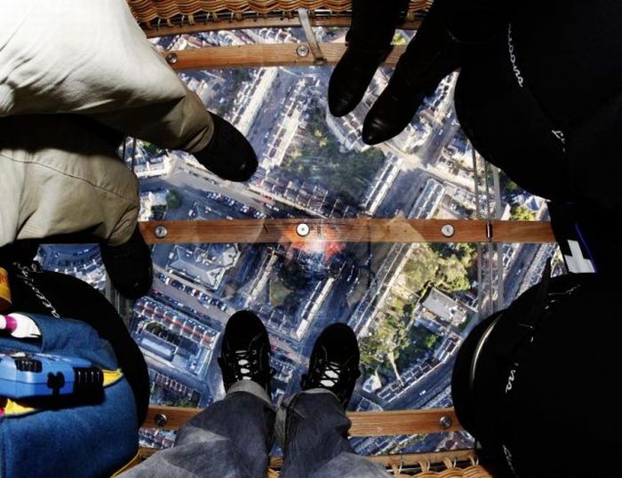 World's First Glass-Bottomed Air Balloon (7 pics + video)
