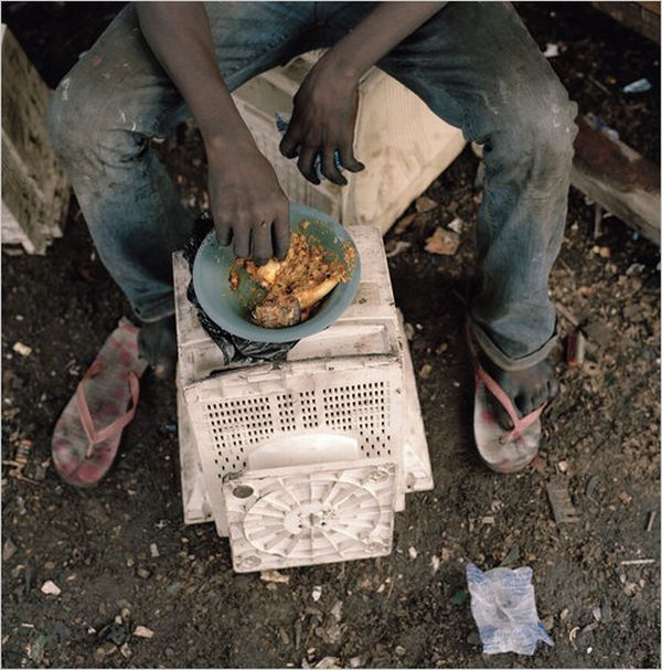 Graveyard for Dead Computers in Ghana (16 pics)