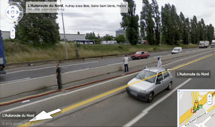 Top Ten Google Street View Photobombs (10 pics)