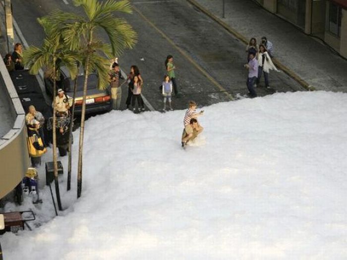 Foam Street Party in Miami (22 pics)