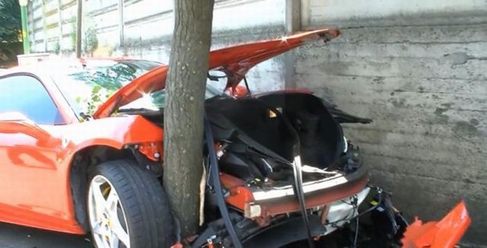 Very Unlucky Ferrari Owner (13 pics + video)