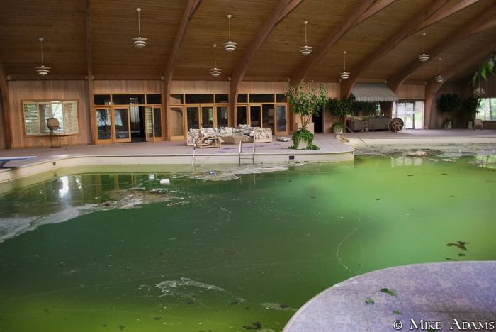 Abandoned Mike Tyson's Mansion (54 pics)