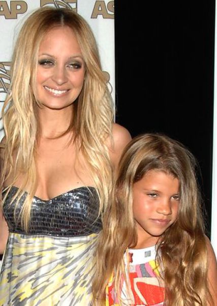 Siblings of the Famous People. Part 2 (84 pics)