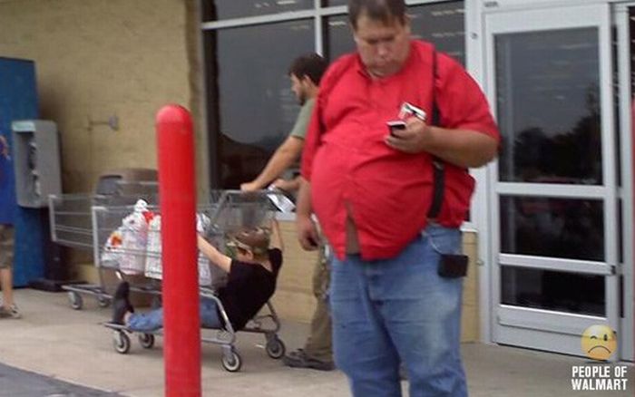 Top 10 Parenting Fails at Walmart (10 pics)