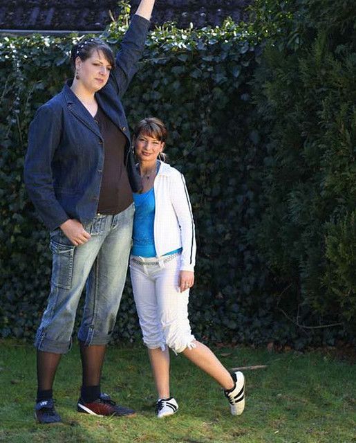 The Tallest Girls of the World (60 pics)