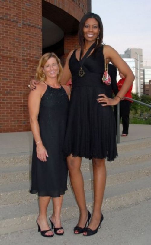 The Tallest Girls of the World (60 pics)