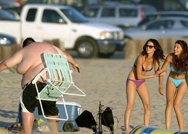 Fat Guy on a Beach Fail (6 pics)