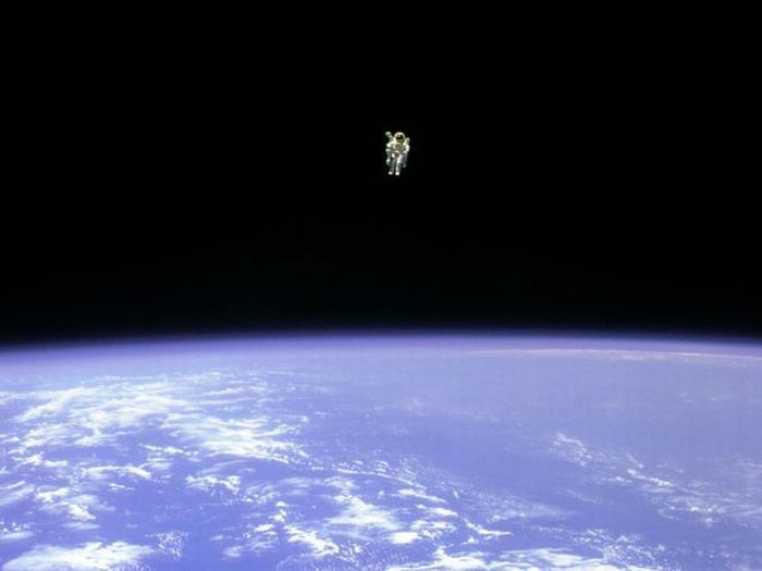 The First Untethered Free Flight (7 pics)