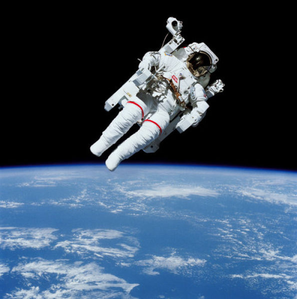 The First Untethered Free Flight (7 pics)