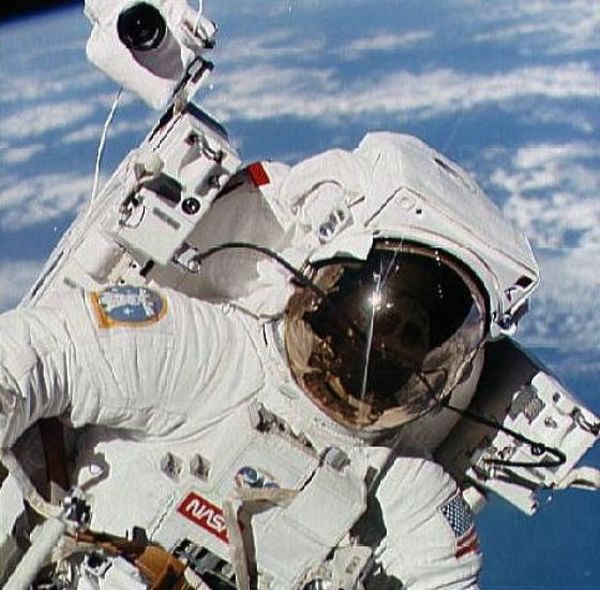 The First Untethered Free Flight (7 pics)