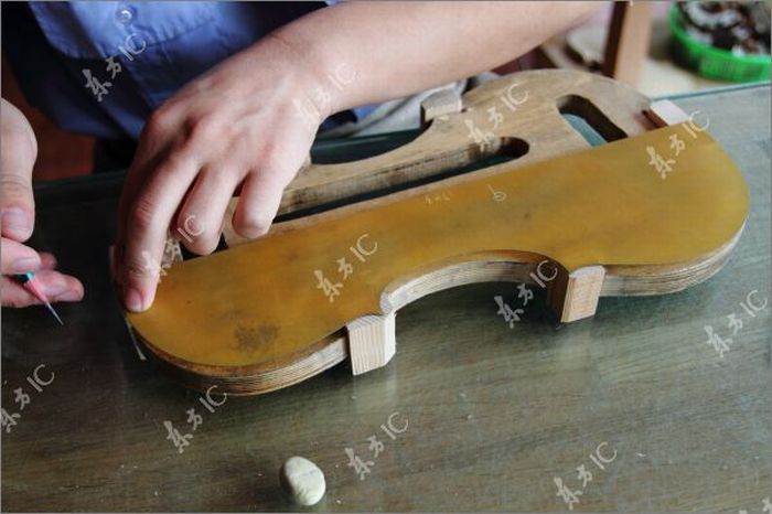 How Violins are Made (43 pics)