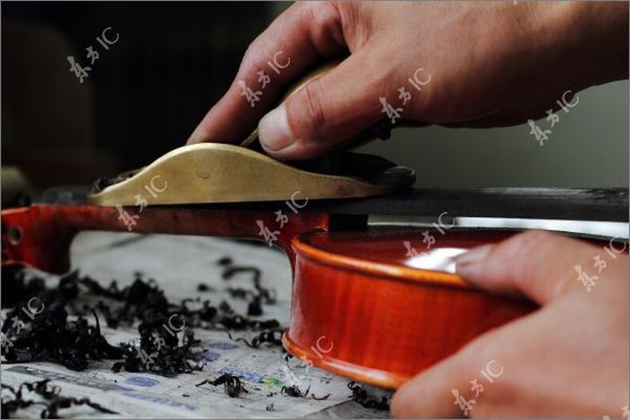 How Violins are Made (43 pics)