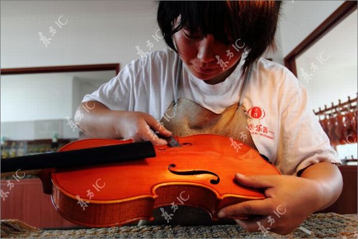 How Violins are Made (43 pics)