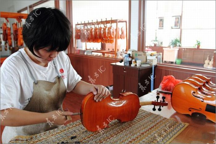 How Violins are Made (43 pics)