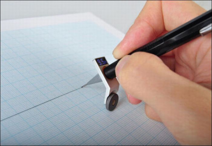 How to Draw a Straight Line without a Ruler (8 pics)