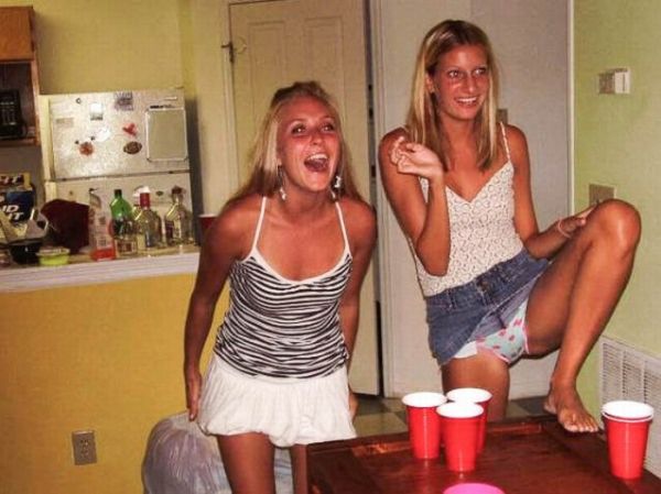 Sexy Girls Playing Beer Pong (55 pics)