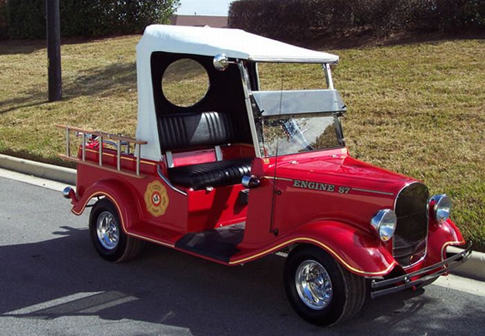 Pimped Out Golf Carts (21 pics)