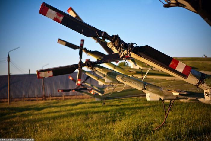 Abandoned Soviet Airfield in Ukraine (42 pics)