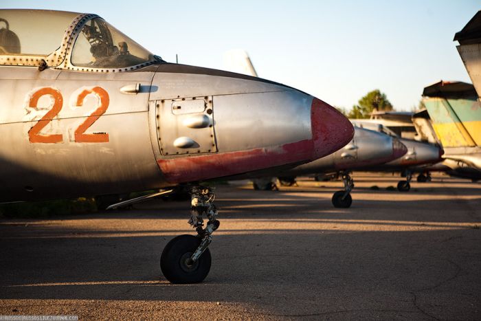 Abandoned Soviet Airfield in Ukraine (42 pics)