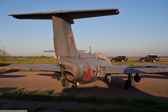 Abandoned Soviet Airfield in Ukraine (42 pics)