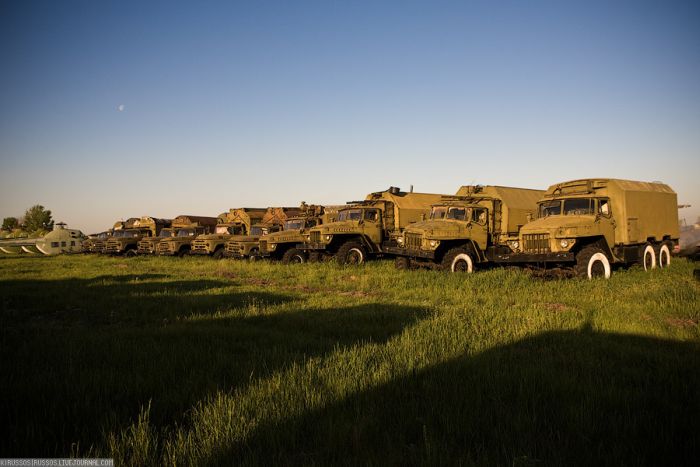 Abandoned Soviet Airfield in Ukraine (42 pics)