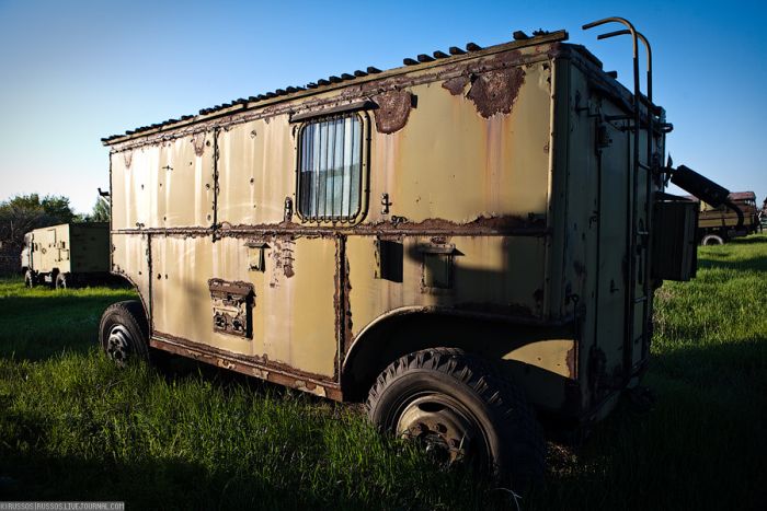 Abandoned Soviet Airfield in Ukraine (42 pics)