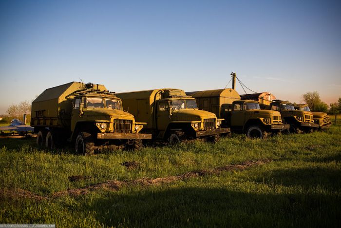 Abandoned Soviet Airfield in Ukraine (42 pics)