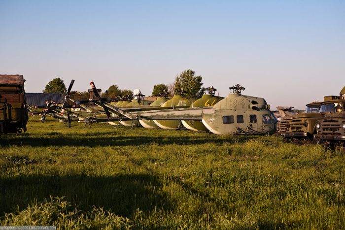 Abandoned Soviet Airfield in Ukraine (42 pics)