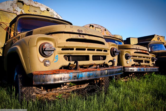 Abandoned Soviet Airfield in Ukraine (42 pics)