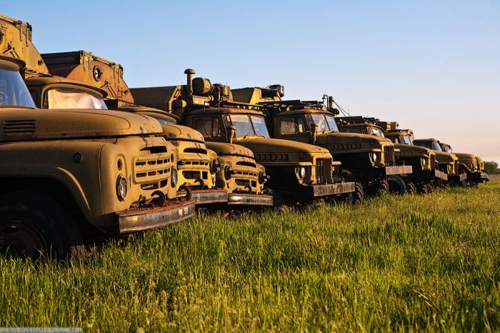 Abandoned Soviet Airfield in Ukraine (42 pics)