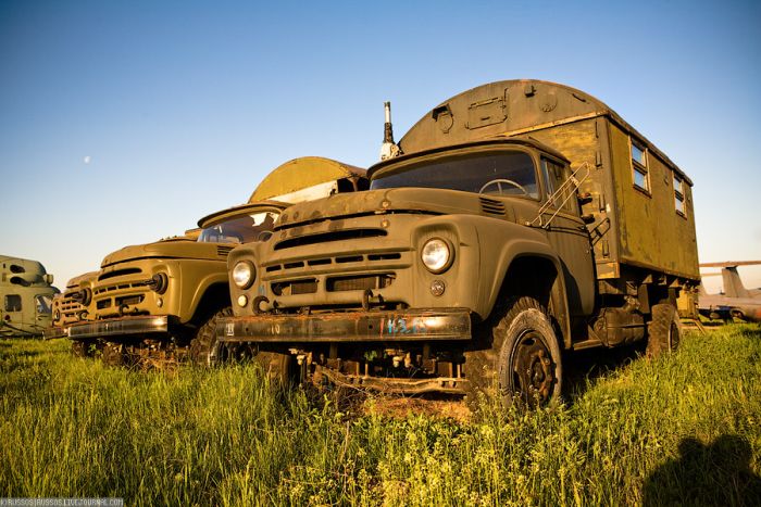 Abandoned Soviet Airfield in Ukraine (42 pics)