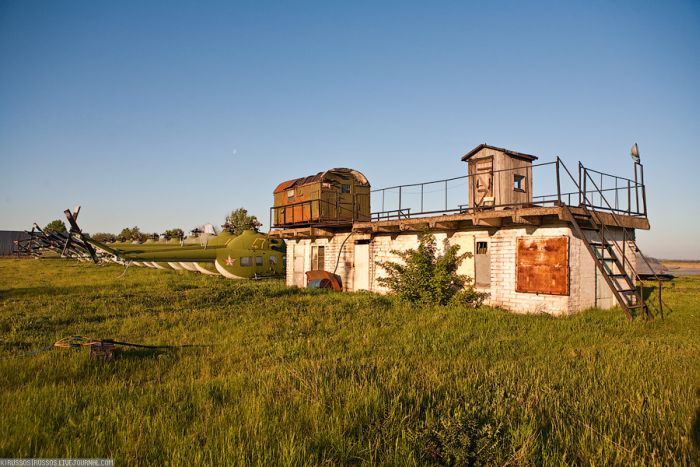 Abandoned Soviet Airfield in Ukraine (42 pics)