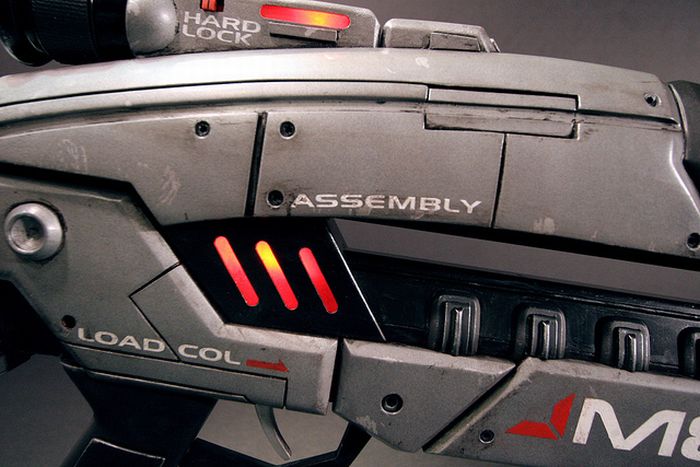 Mass Effect M8 Avenger Assault Rifle (61 pics)