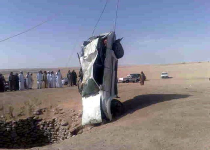 Car Fall into a Well in Saudi Arabia (12 pics)