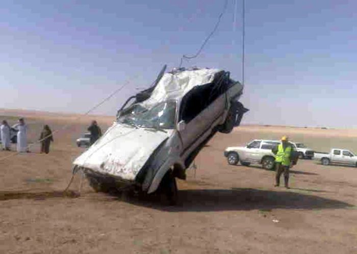 Car Fall Into A Well In Saudi Arabia (12 Pics)