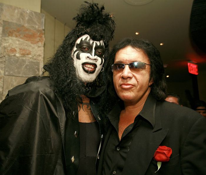 Dennis Rodman' Craziest Outfits (31 pics)