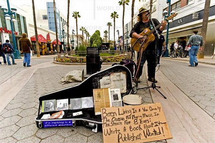 California's Most Creative Panhandlers (23 pics)