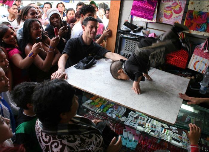 World's Shortest Man (11 pics + video)